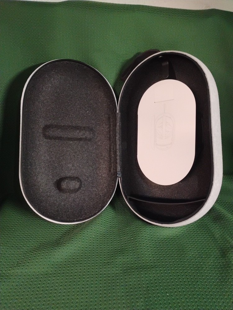 Meta Oculus Quest 2 (3010036901) Carrying Case NEW