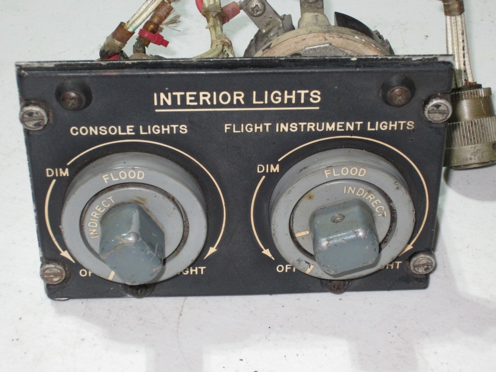 LIGHT CONTROL UNIT FLIGHT INSTRUMENT LIGHT CONTROL