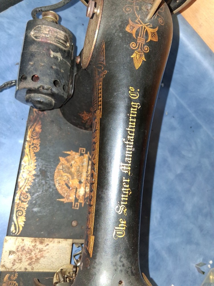 Old Singer Sewing Machine With Box