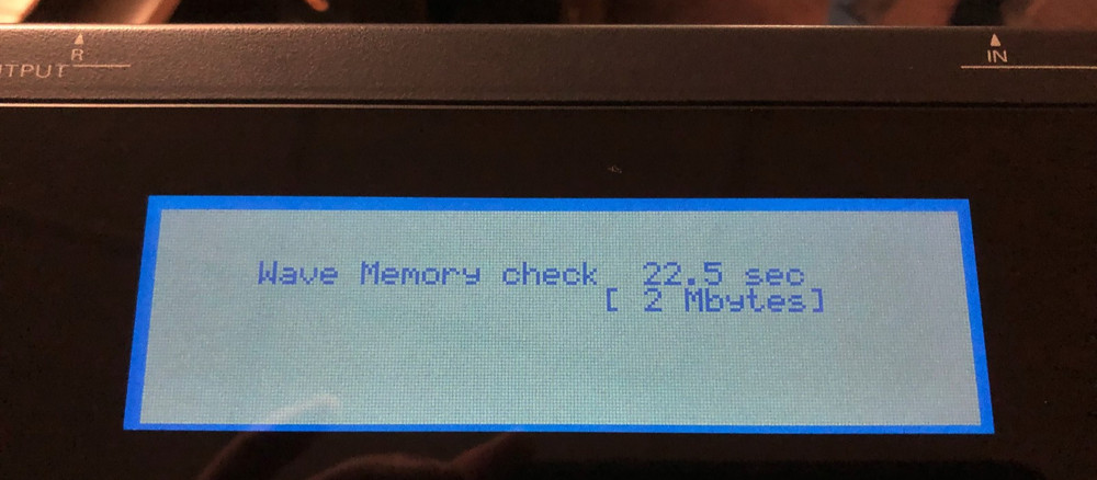 ROLAND DJ-70 SAMPLING WORKSTATION