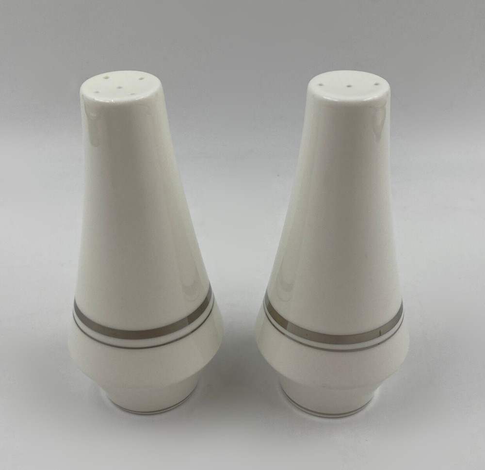 Mikasa Briarcliffe Salt & Pepper Set (s) A1-101 Bone China