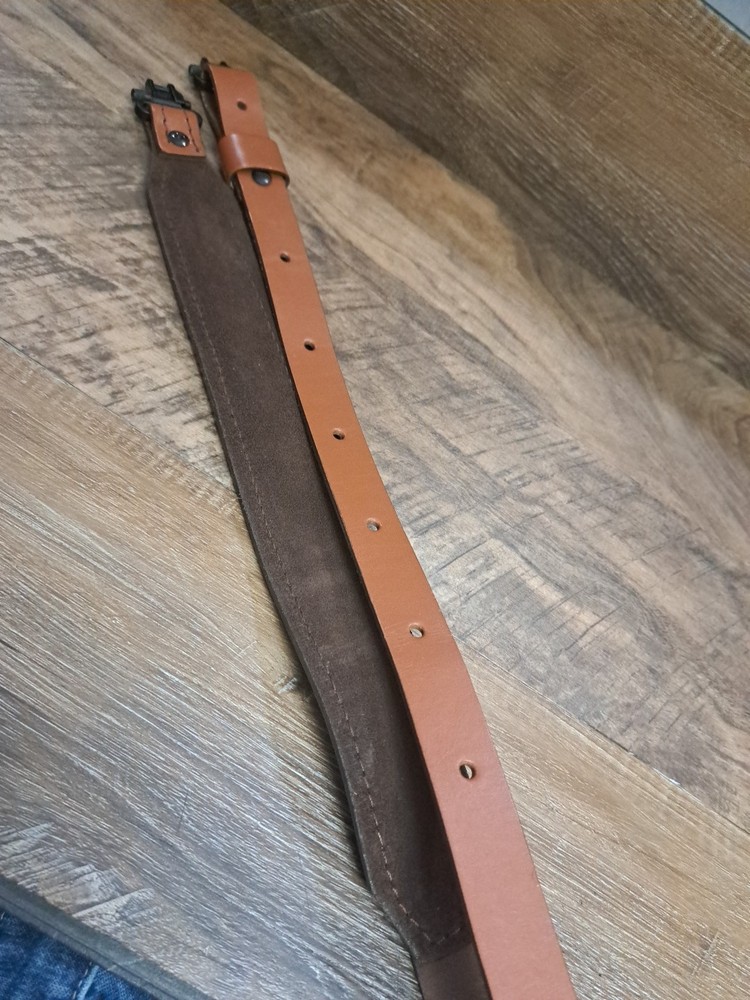 AA&E Leather Cobra Sling With Swivels