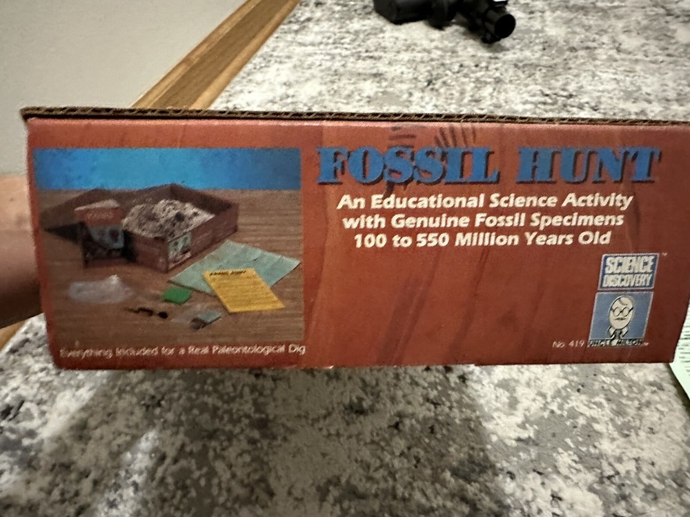 FOSSIL HUNT EDUCATIONAL SCIENCE ACTIVITY TOY BY UNCLE MILTON 1962