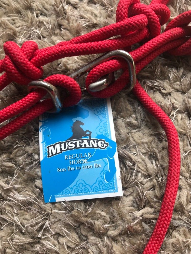 NWT MUSTANG RED KNOTTED ROPE HALTER & 8' LEAD