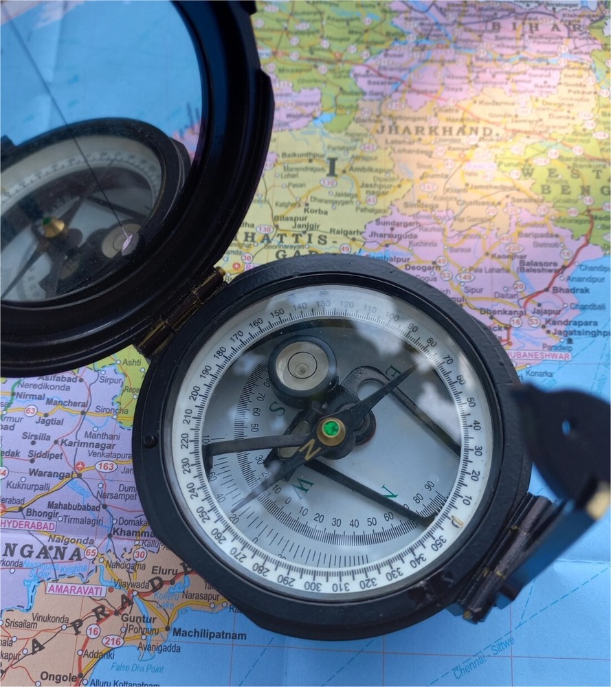 Vintage Black Brunton Compass with leather case (Functional)