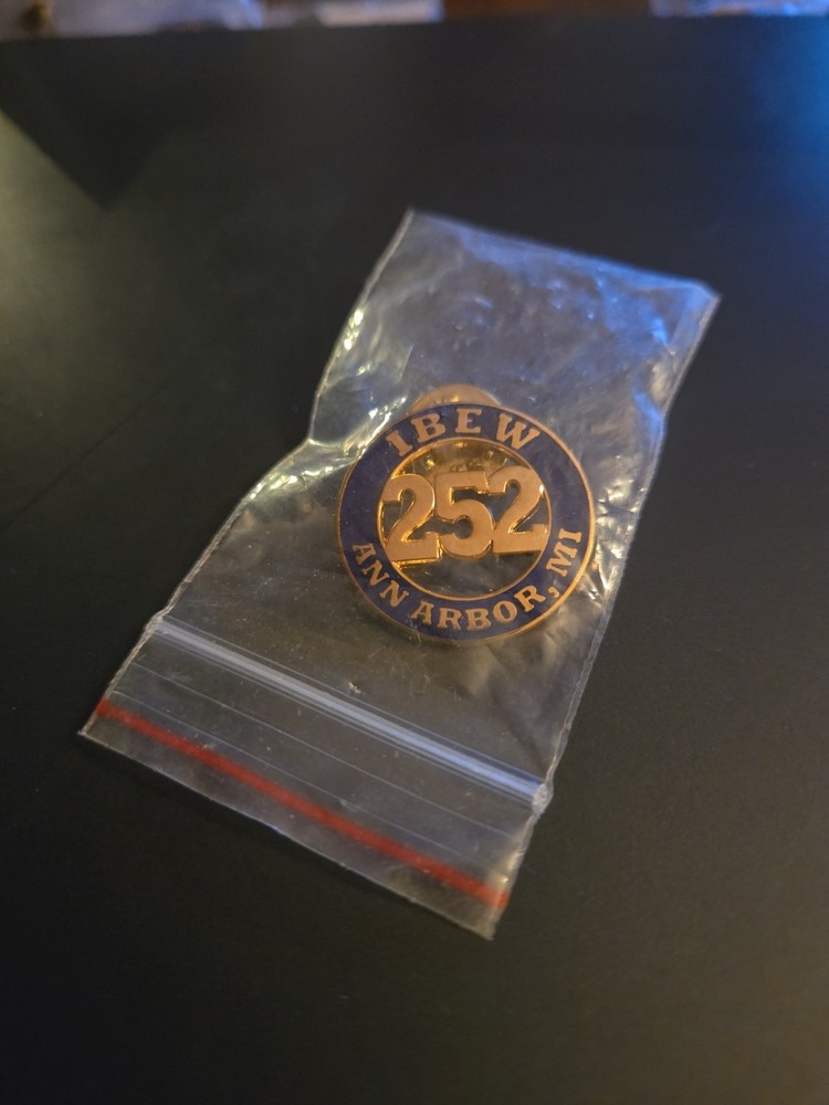 ibew Local 252 lapel pin
