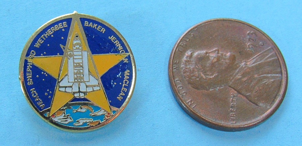 PIN enamel vtg NASA Space Shuttle STS-52 - COLUMBIA - Baker Jerrigan Wetherbee