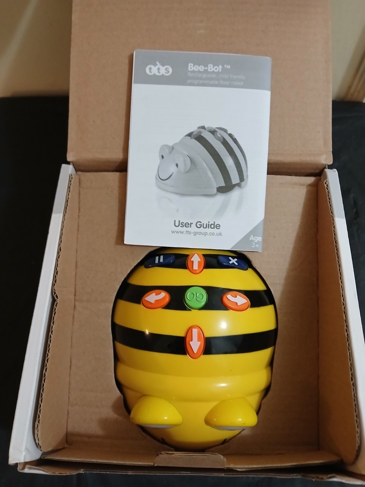 Bee-Bot Programmable Toy Robot Educational STEM Rechargeable Coding Toy IT10380