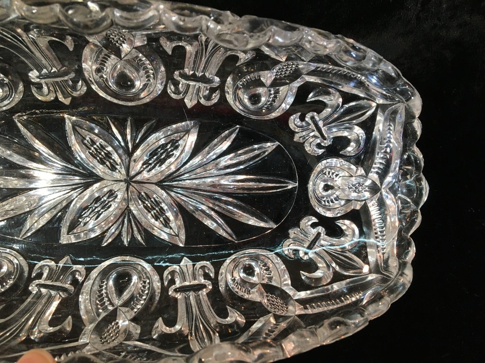 Clear Glass Folded Banana Dish