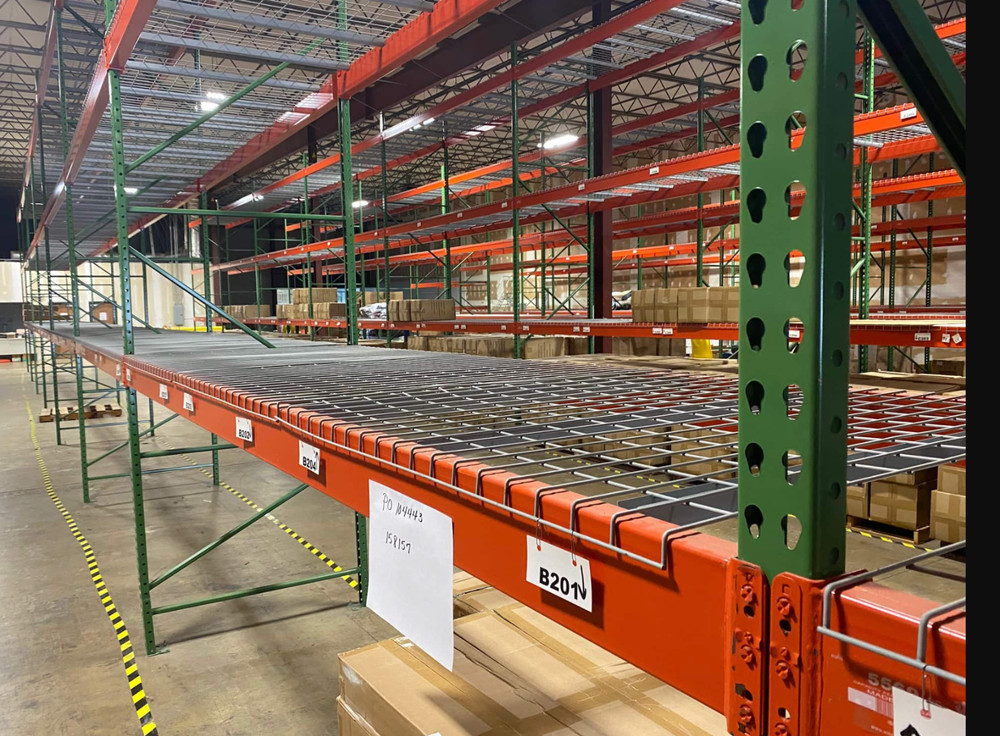 Complete Teardrop Pallet Racking System Uprights Beams Wire Decking Lot