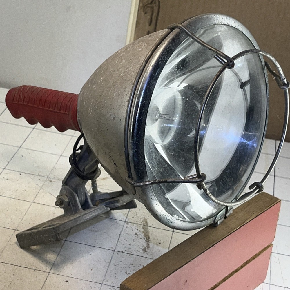 HALF-MILE-RAY MODEL 1075 PORTABLE Boat Light Lantern Light