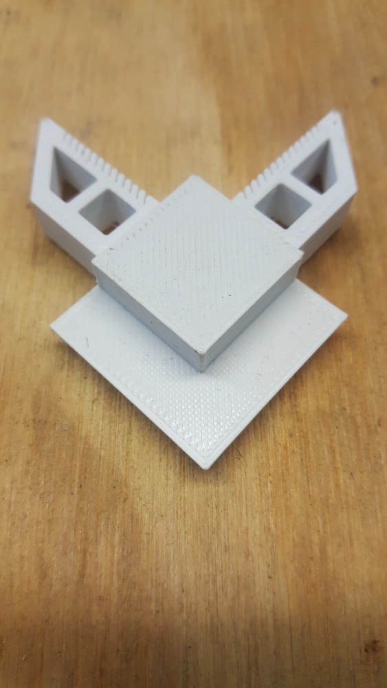 Screen Corner for Andersen Silver Line Screen Frames. *Offset Flange*