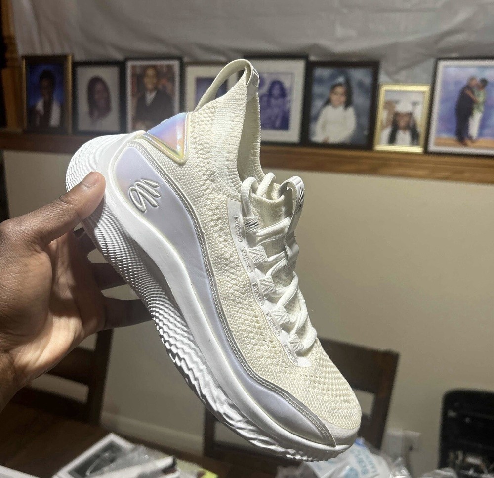 Curry Flow 8 GS 'White Iridescent' US Size 5.5