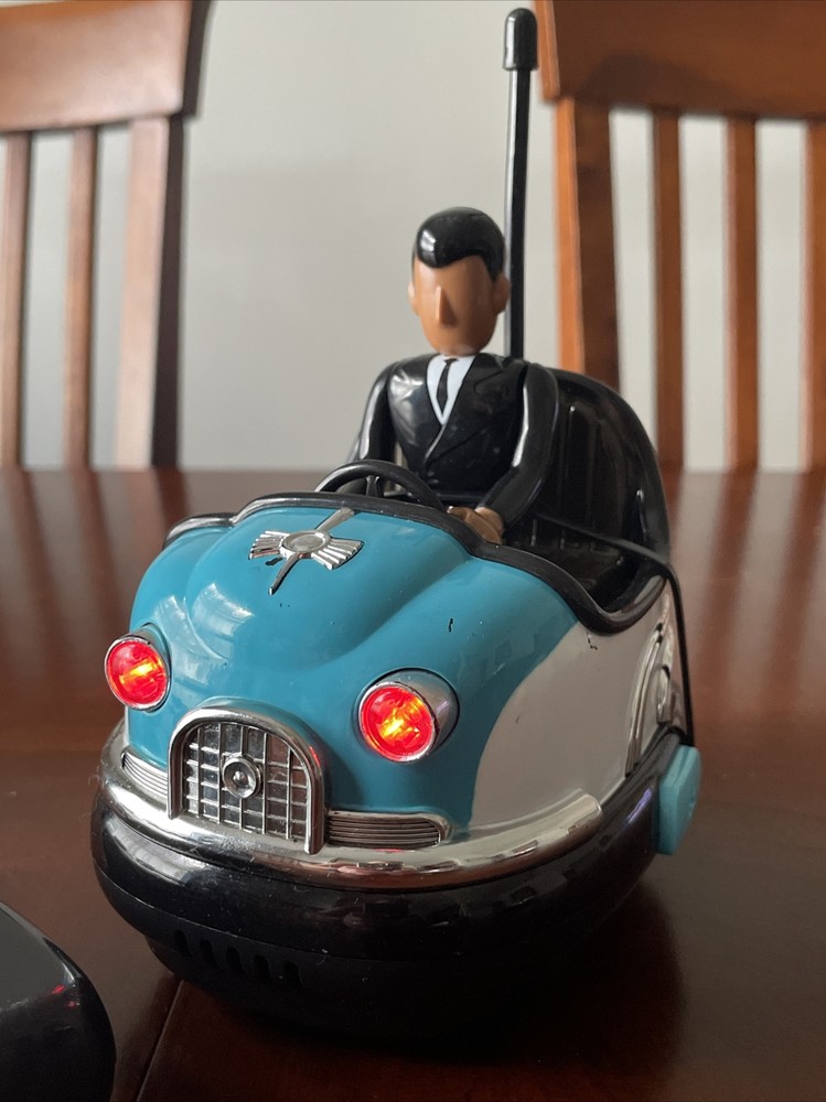 FAO Schwarz Remote Controlled Bumper Car RC Blue single controller & Red Driver