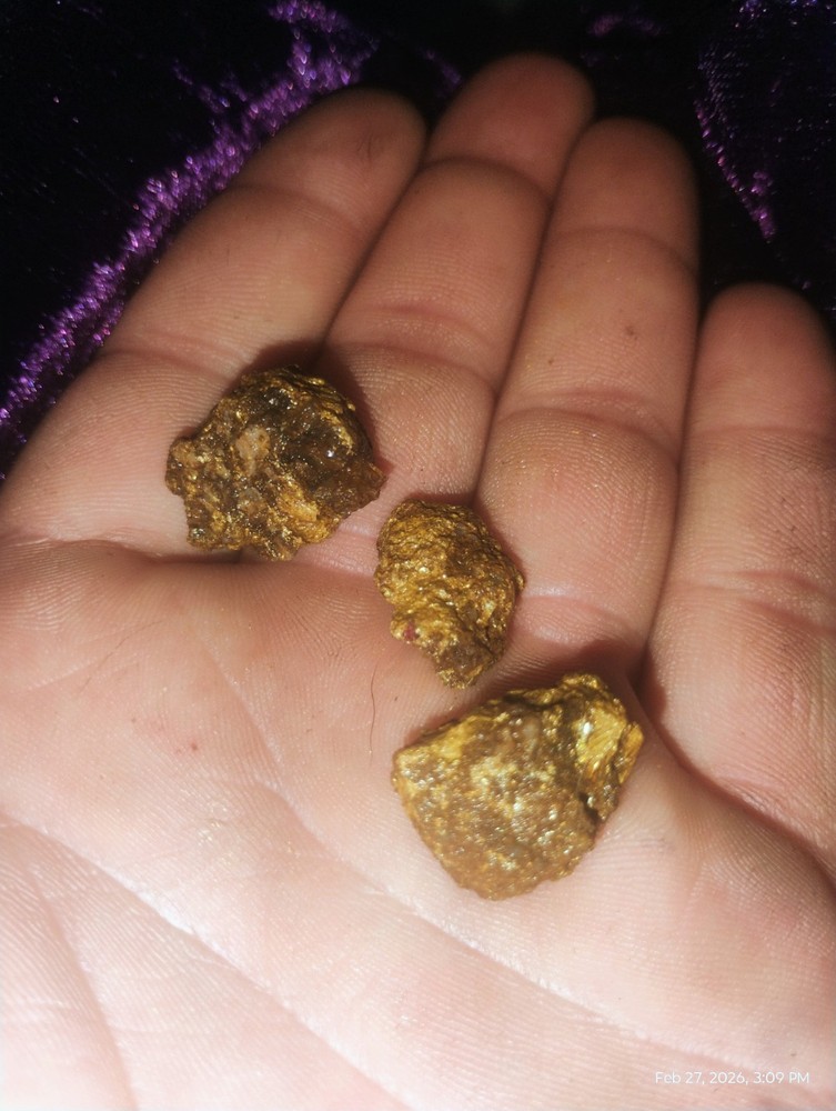 cristalline gold specimen