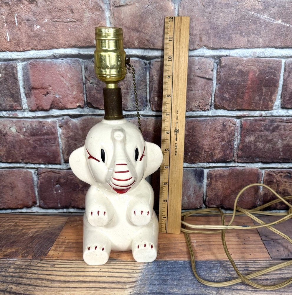Vintage Totline Ceramic Elephant table Lamp 1940's-1950's Working! Pull Chain