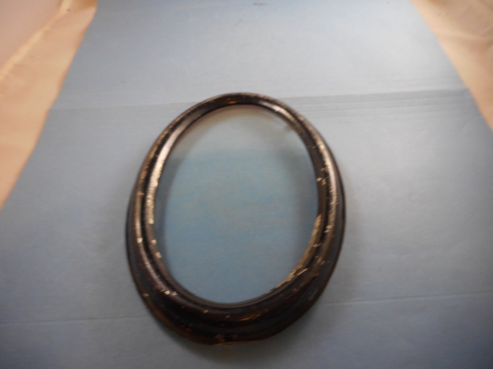 ANTIQUE METAL OVAL PICTURE FRAME