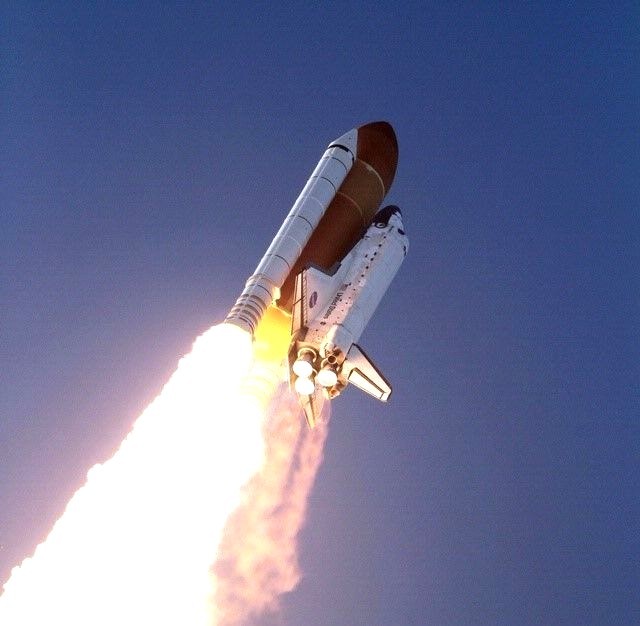 NASA Space Shuttle Orbiter "Atlantis" w/Boosters - Plastic Model 1/200 Scale