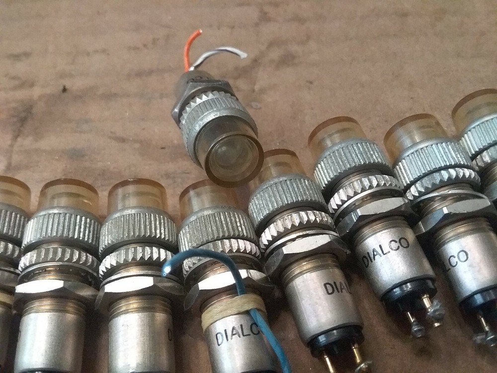 Lot Of 12 Dialco Panel Lights . Test Equipment