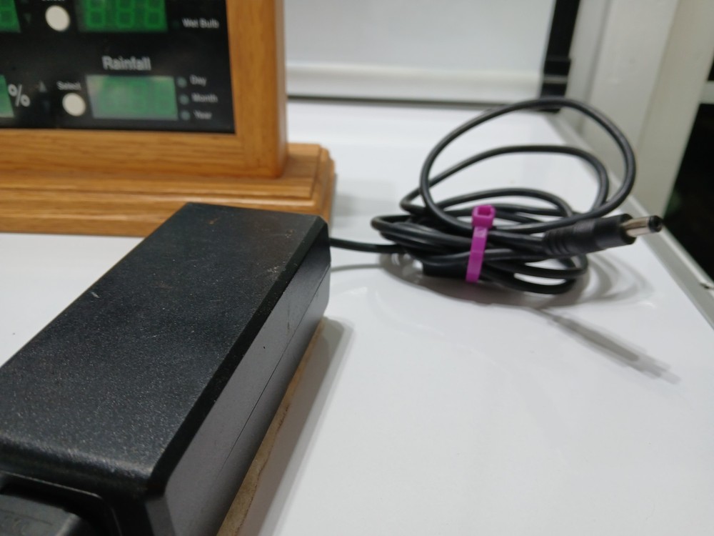 Weather Bug Network Appliance Tracking Station Data Logger Internet Transmitter