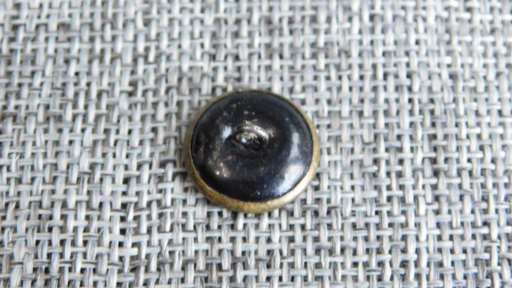 Antique Vtg Button Aprx: 9/16" #232-D