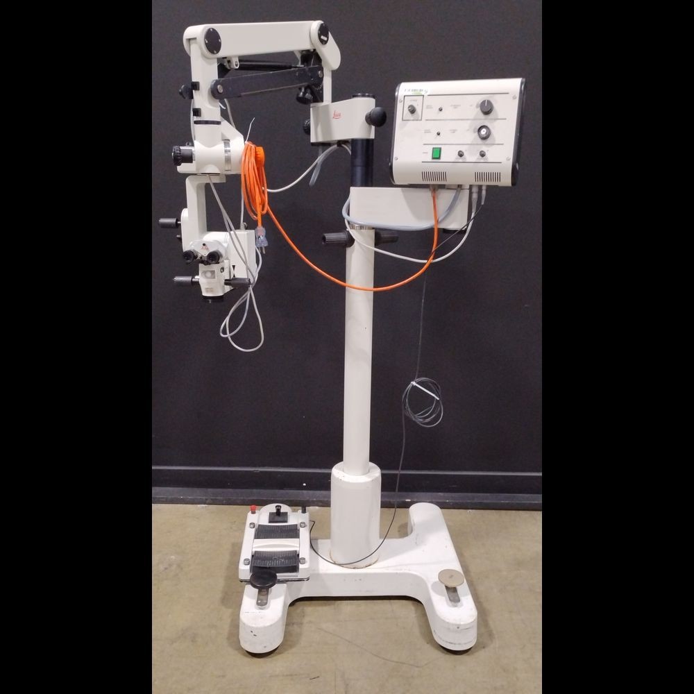 Leica M690 Surgical Microscope with Binoculars and Footswitch