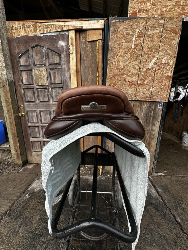 Wintec Bates Saddle With Easy-Change Gullet System