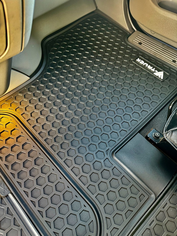 RUBBER FLOOR MATS FOR PETERBILT 579 567