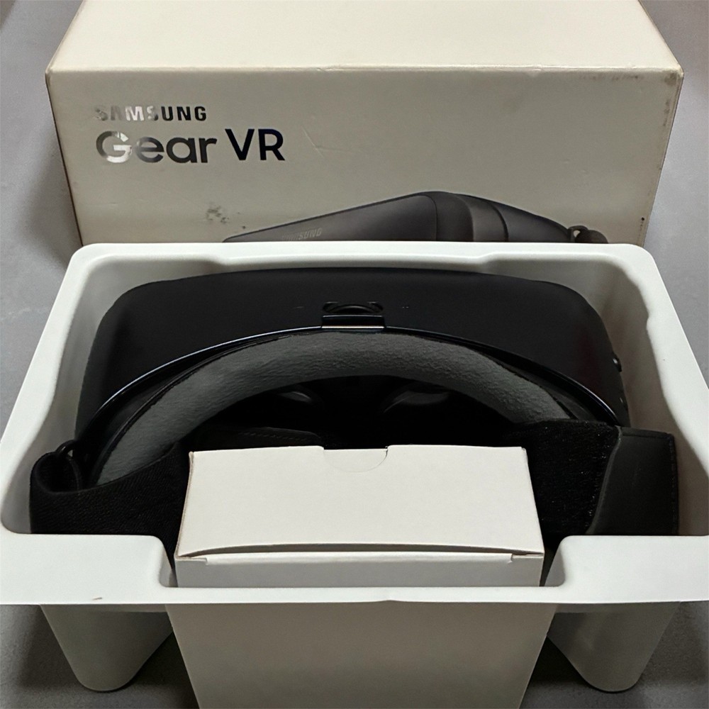 Samsung Gear VR black color micro USB Type smartphone VR headset
