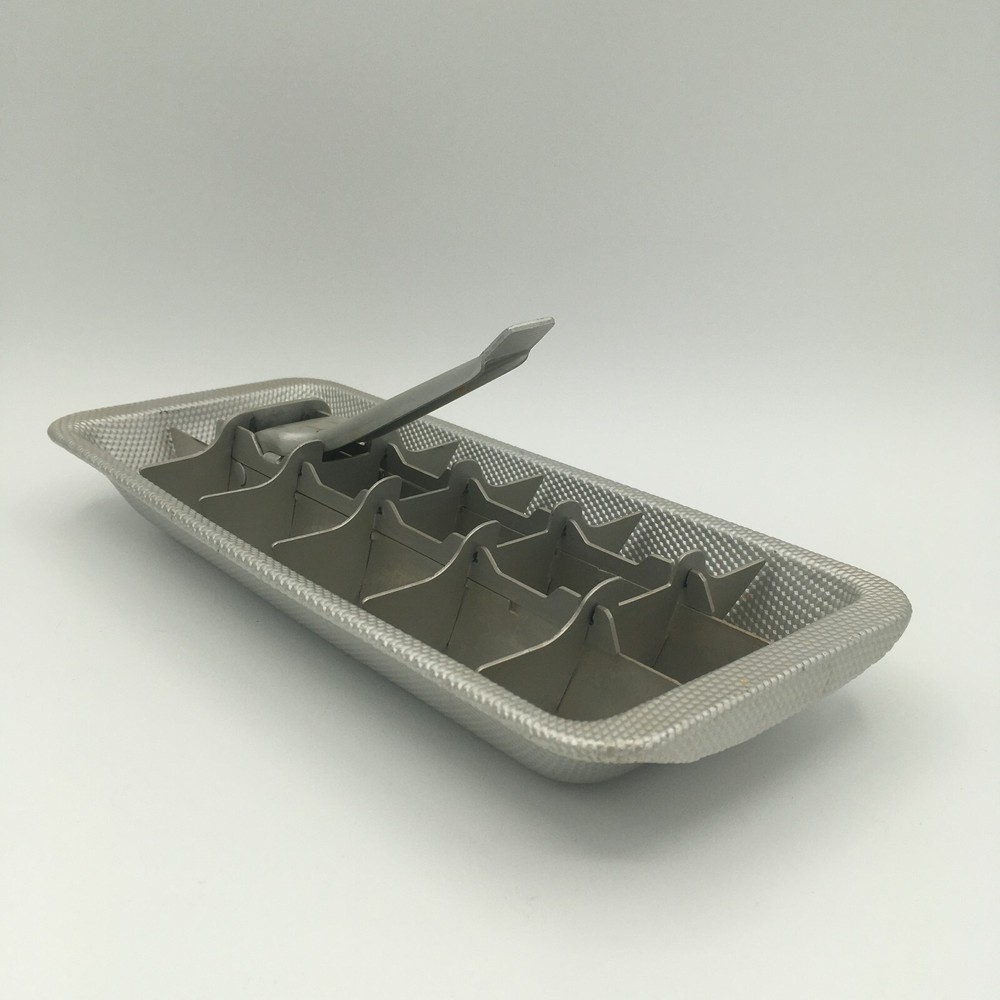 Vintage 18 Cube Aluminum Kitchen Ice Cube Tray with T Handle