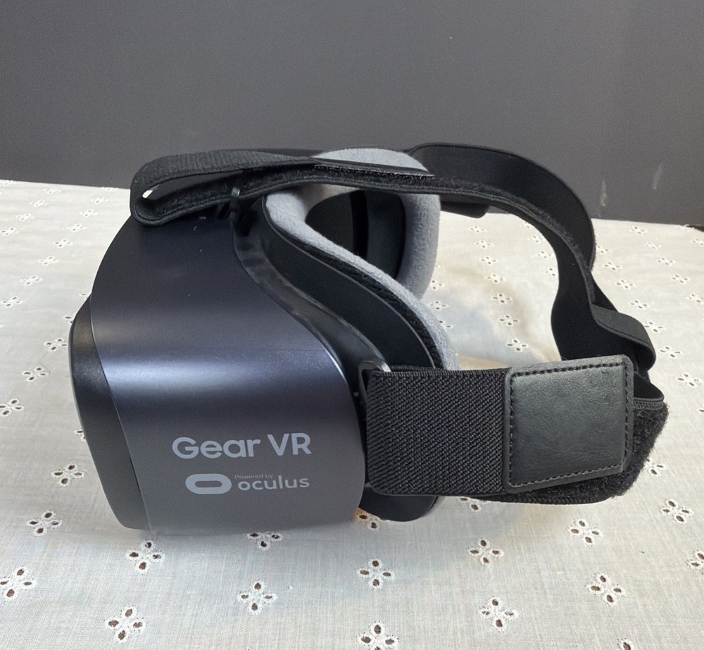 Samsung Gear VR Oculus headset Great Condition