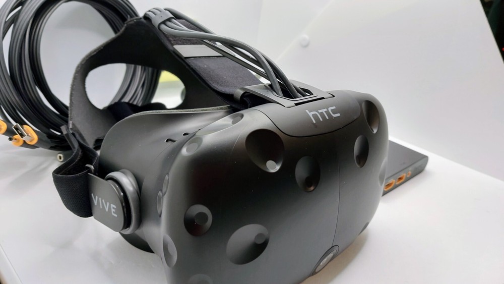 🔥 HTC VIVE Virtual Reality VR Headset ONLY 🔥 + Cables + Linkbox ~ A+ Condition