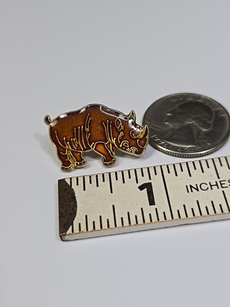 Rinosaraus Lapel Pin Brown Colors