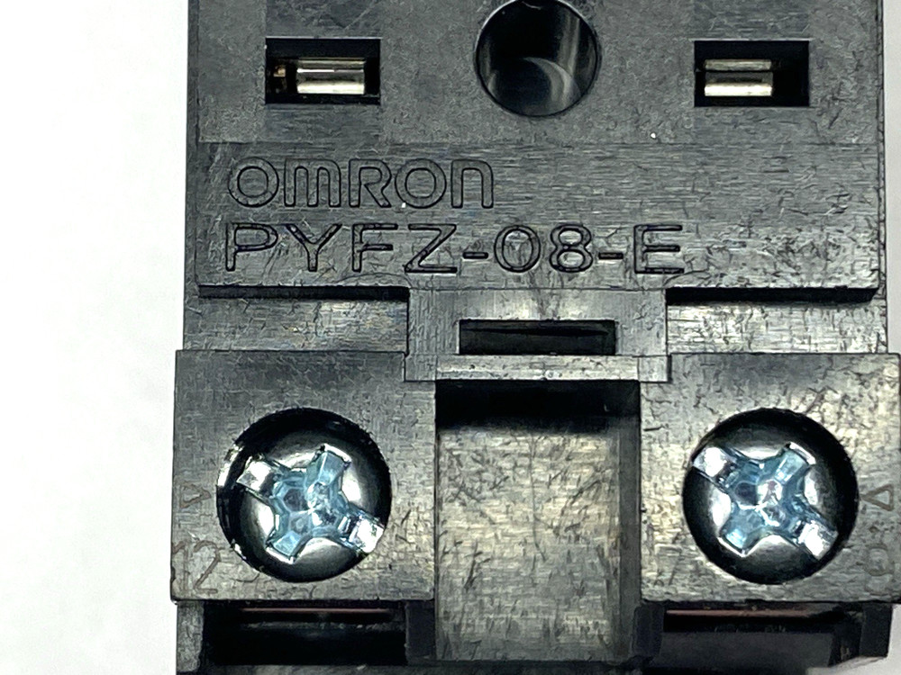 Omron PYFZ-08-E Relay Socket 250VAC 10A