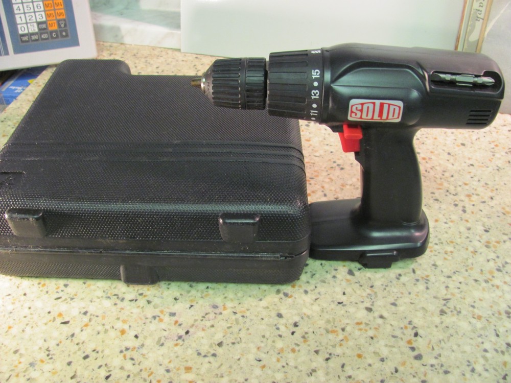 SOLID BRAND DRILL - NO BATTERY - W/ CASE AND BITS