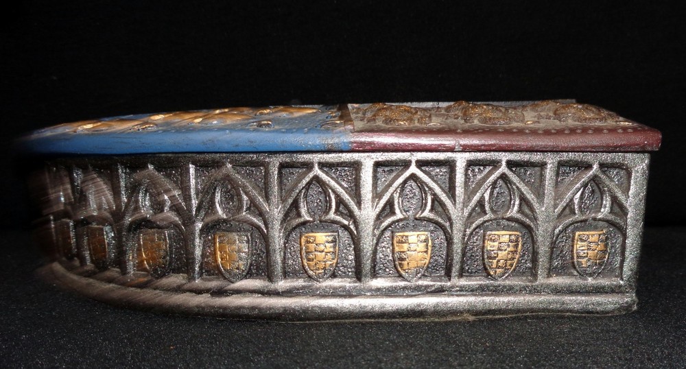 Heavy Resin Fleur-De-Lis, Dragons, Shields Lidded Box