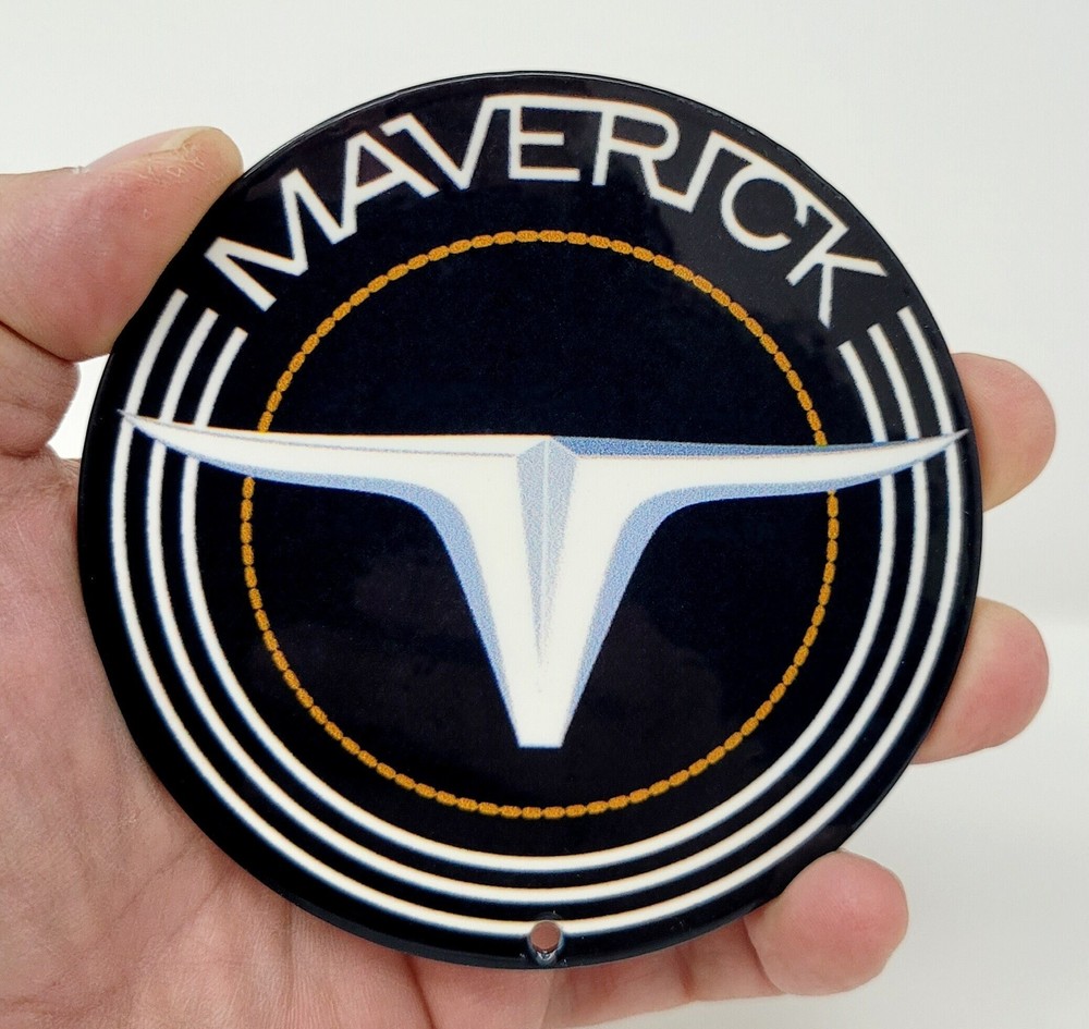 Maverick Vintage logo round - Ford Licensed (Magnet)
