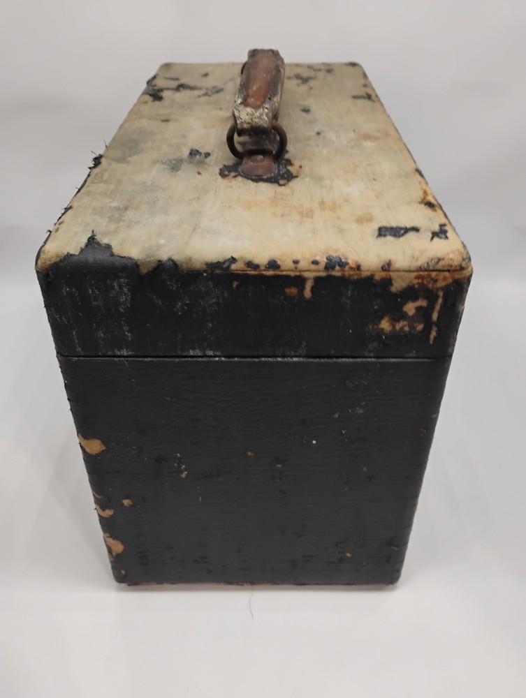 Vintage Antique Eernst Leitz Wetzlar Microscope With Worn Aged Case Untested