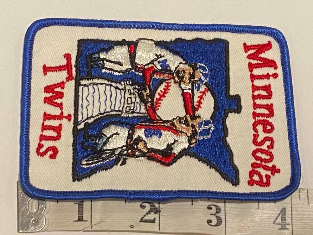 Vtg MLB Baseball MINNESOTA TWINS Players Shaking Hands PATCH