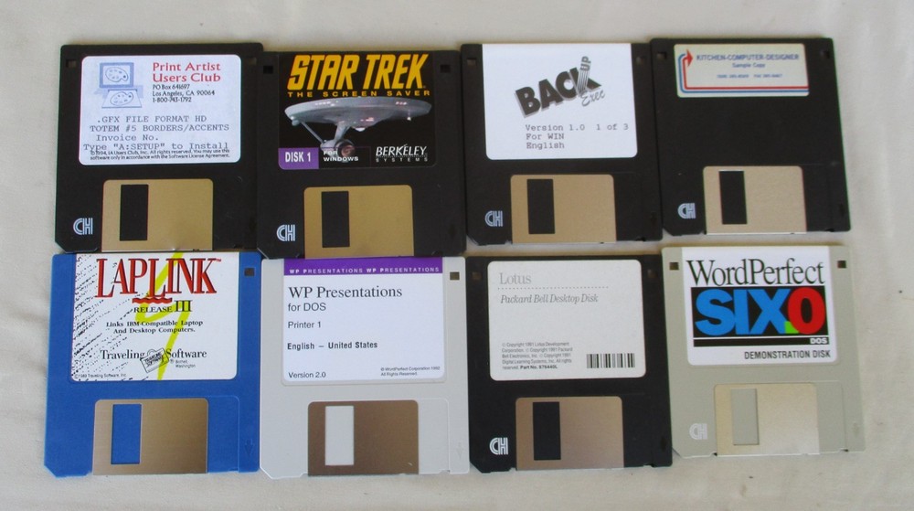 Large lot of 280 3.5" Floppy Disk Software