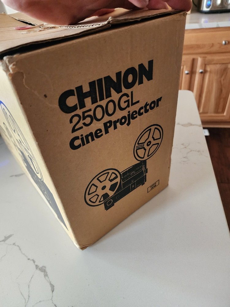 Chinon 2500 GL Self Reeling Adjustable Projector Original box, Packaging