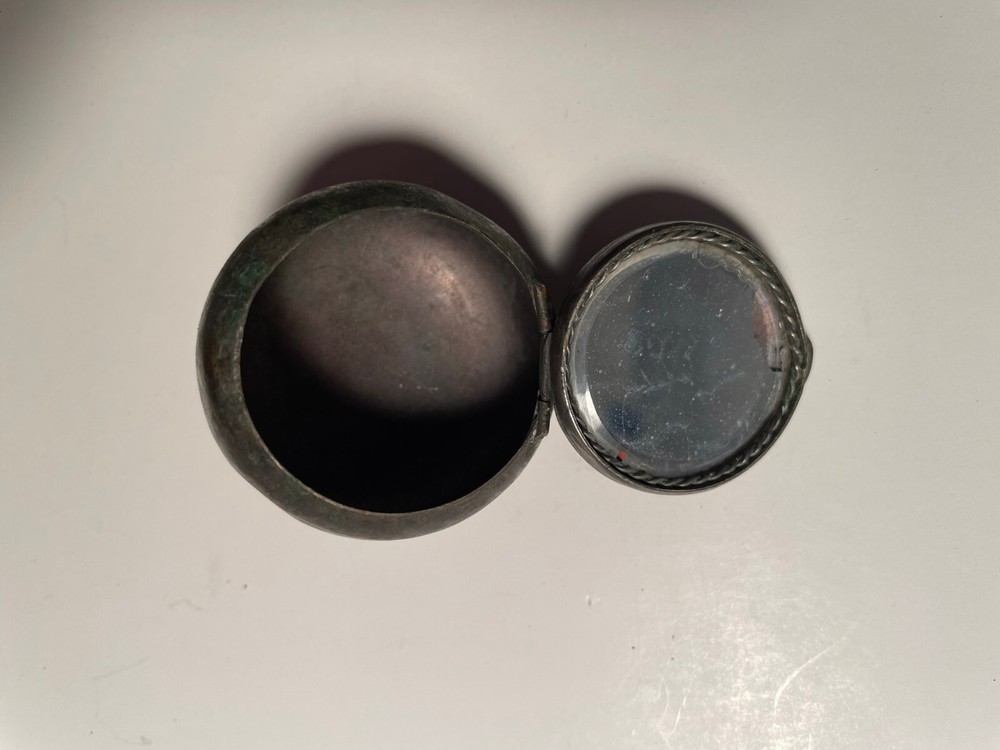 1800'S ROUGE /MAKEUP CONTAINER HINGE INTACT MIRROR GOOD CONDITION FOR AGE UNIQUE