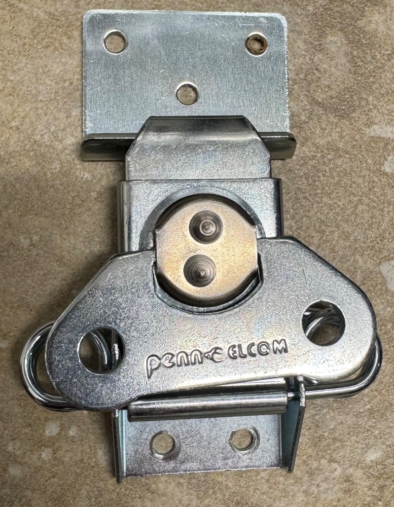 2 Penn Elcom Surface Mount Butterfly Latches L0925Z