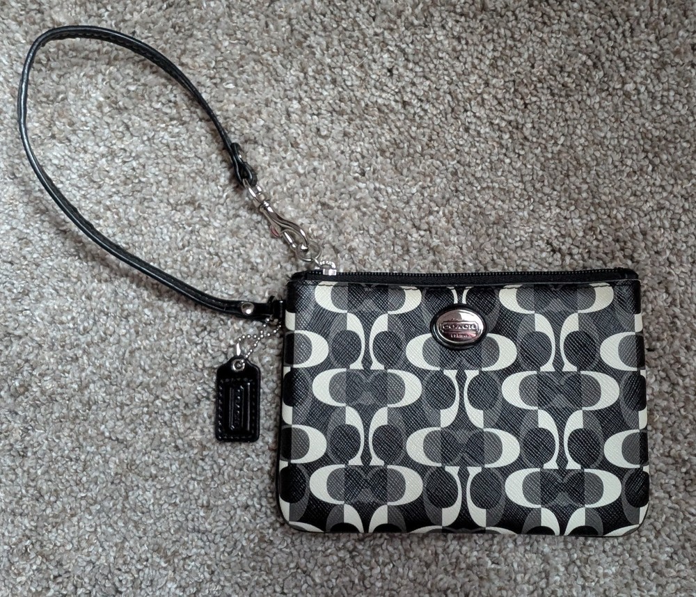 Coach wristlet Peyton Dream C wallet black white zip small clutch monogram