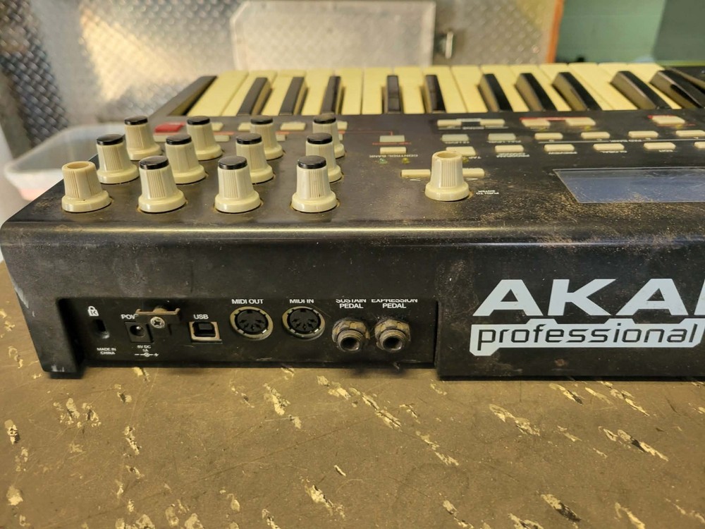 AKAI professional mpk25 usb/midi performance keyboard