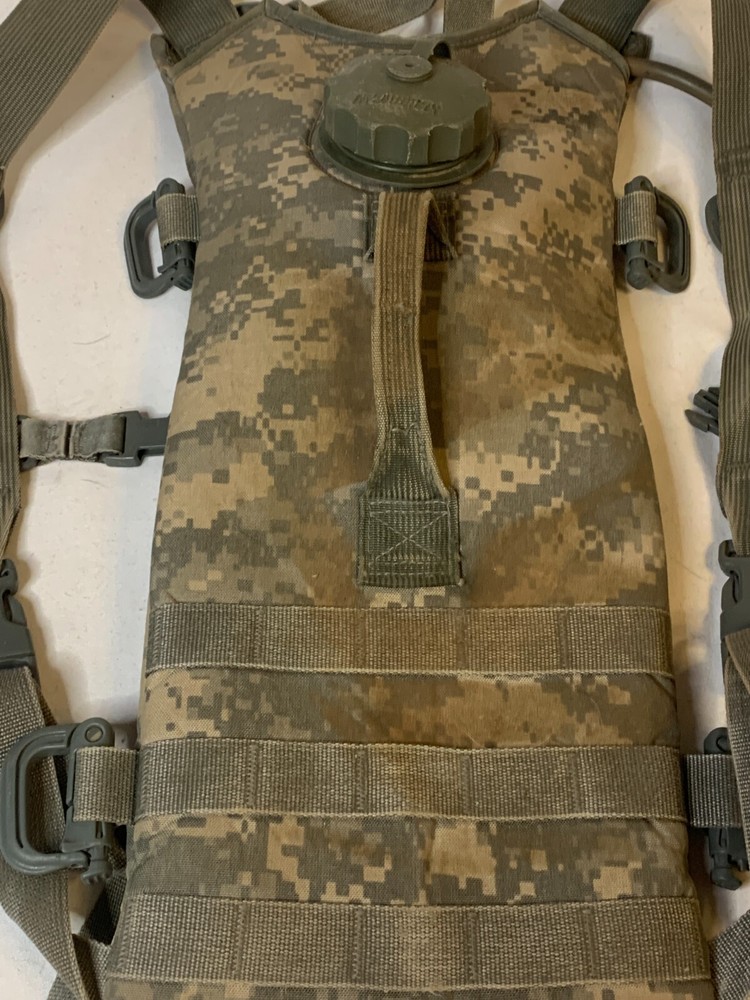 MOLLE II Carrier Hydration System Hydromax w/ Bladder Digital Camo Camelbak