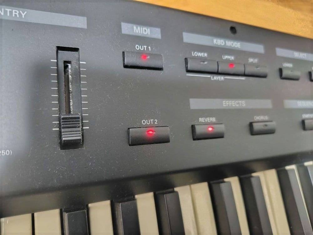 Roland A-33 MIDI Keyboard Controller 76-Key Tested Working from japan