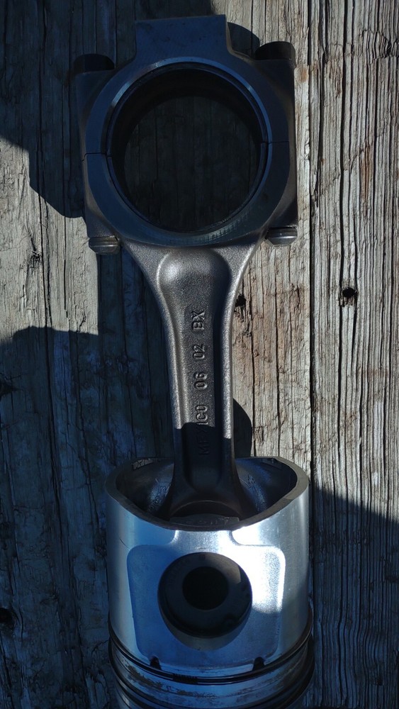 Cummins ISC 8.3CR Connecting Rod and Piston no1