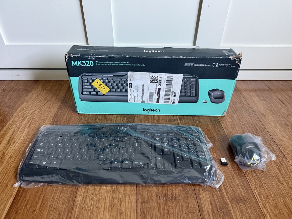 Logitech MK320 Wireless Keyboard Mouse Combo w/ Unifying Receiver New Open Box
