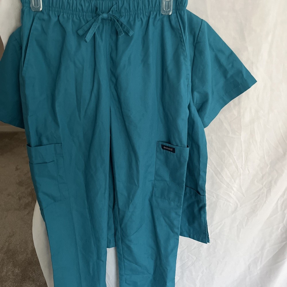 dagacci scrubs set
